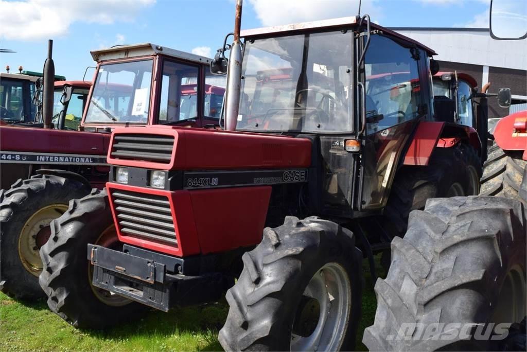 Case IH 844 XLN Traktorer
