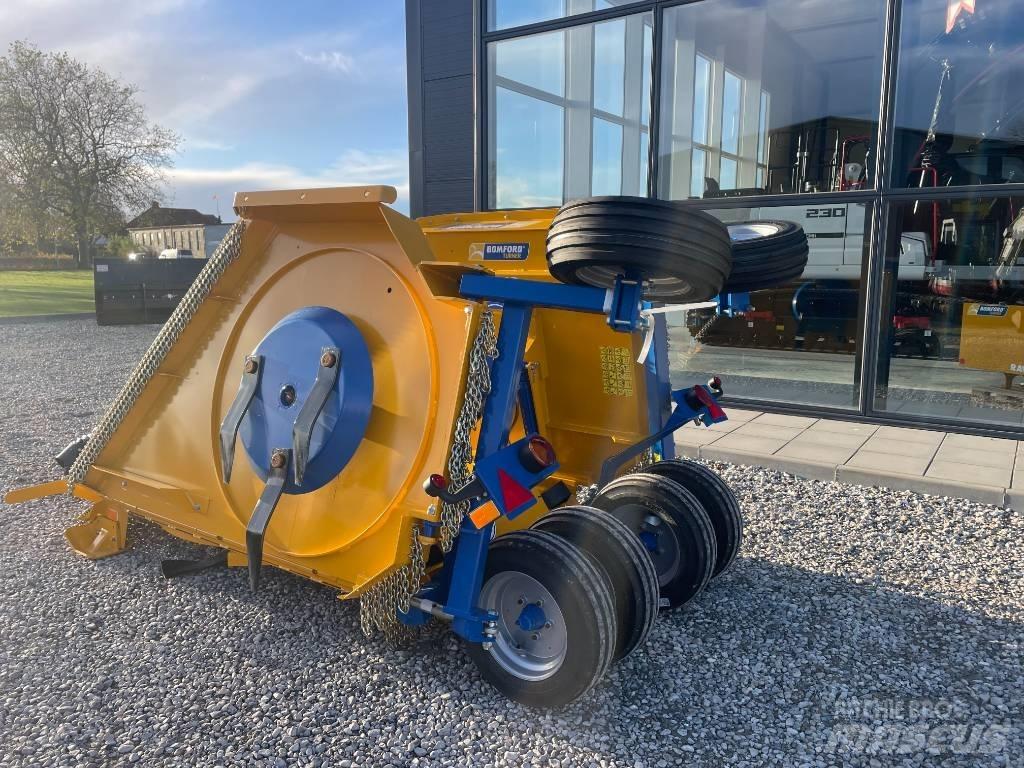 Bomford TriWing 4600 Slåmaskiner