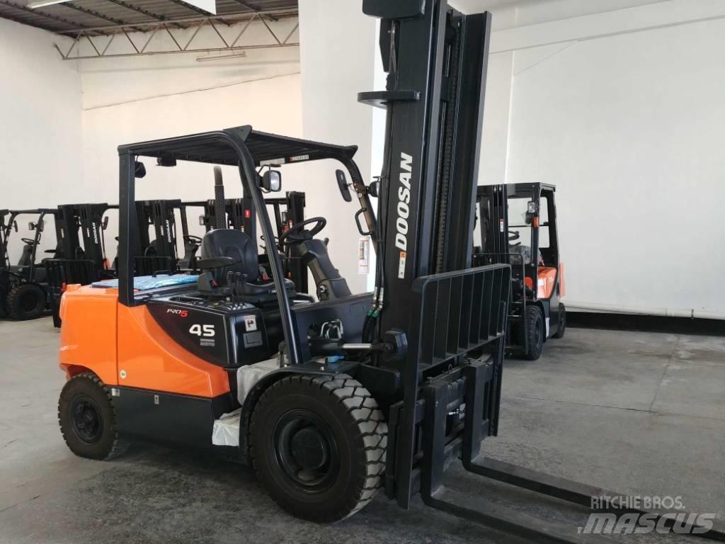 Doosan D45 SC-5 Diesel Trucker