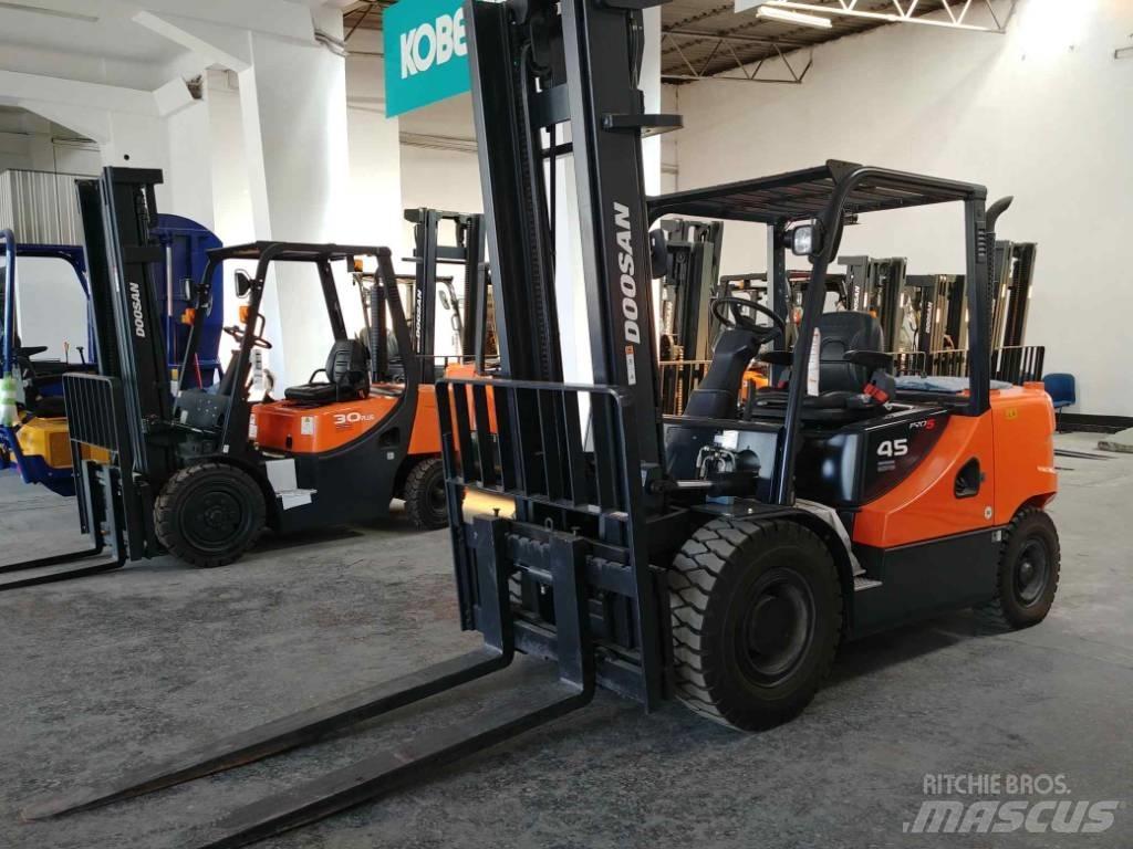Doosan D45 SC-5 Diesel Trucker