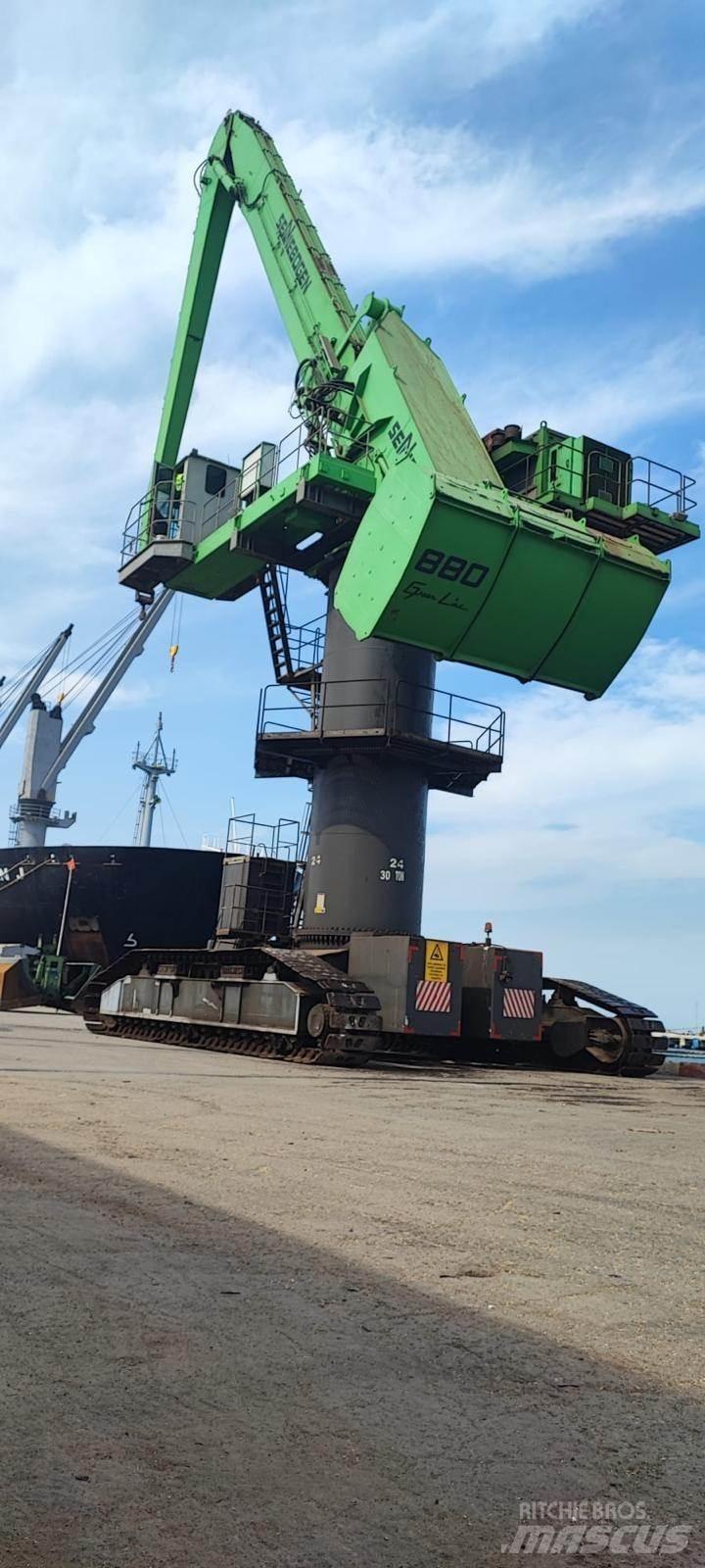 Sennebogen 880 Gravemaskiner for avfallshåndtering