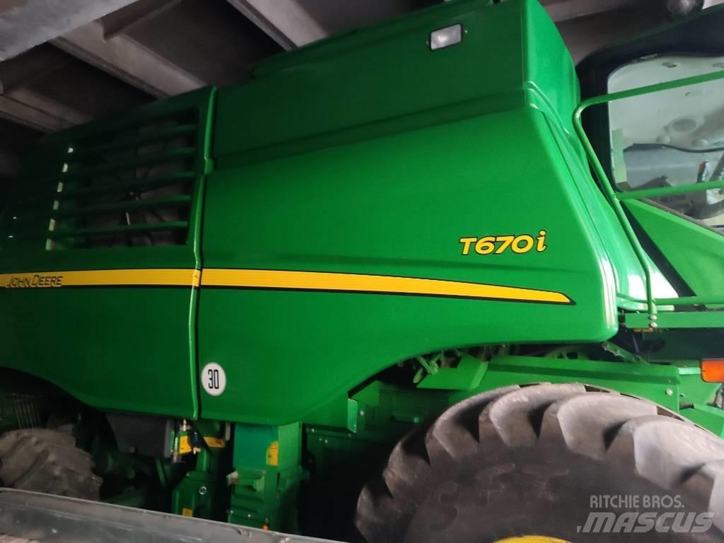 John Deere T 670 i Skurtreskere