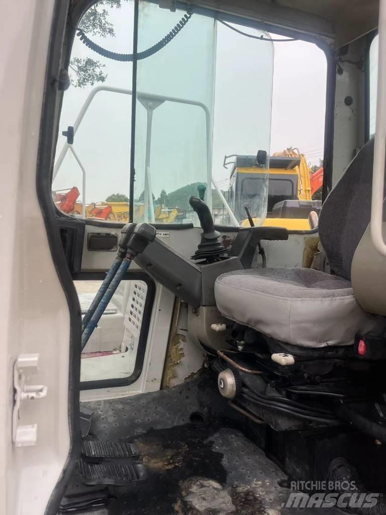Takeuchi TB180C Beltegraver