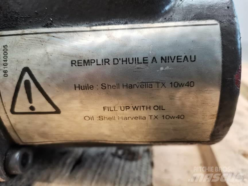 CLAAS Axion .... shaft Bommer og stikker
