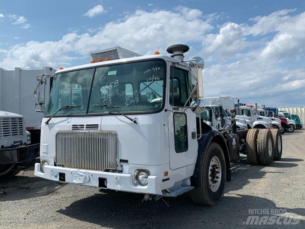 Autocar WX64 Chassis