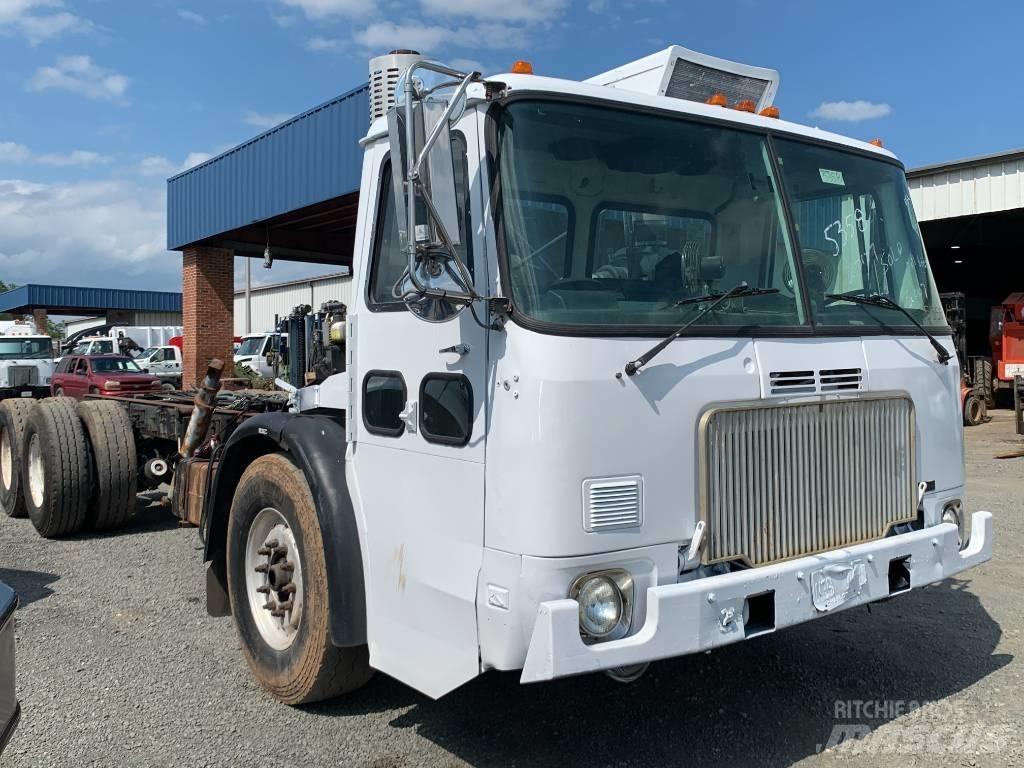 Autocar WX64 Chassis
