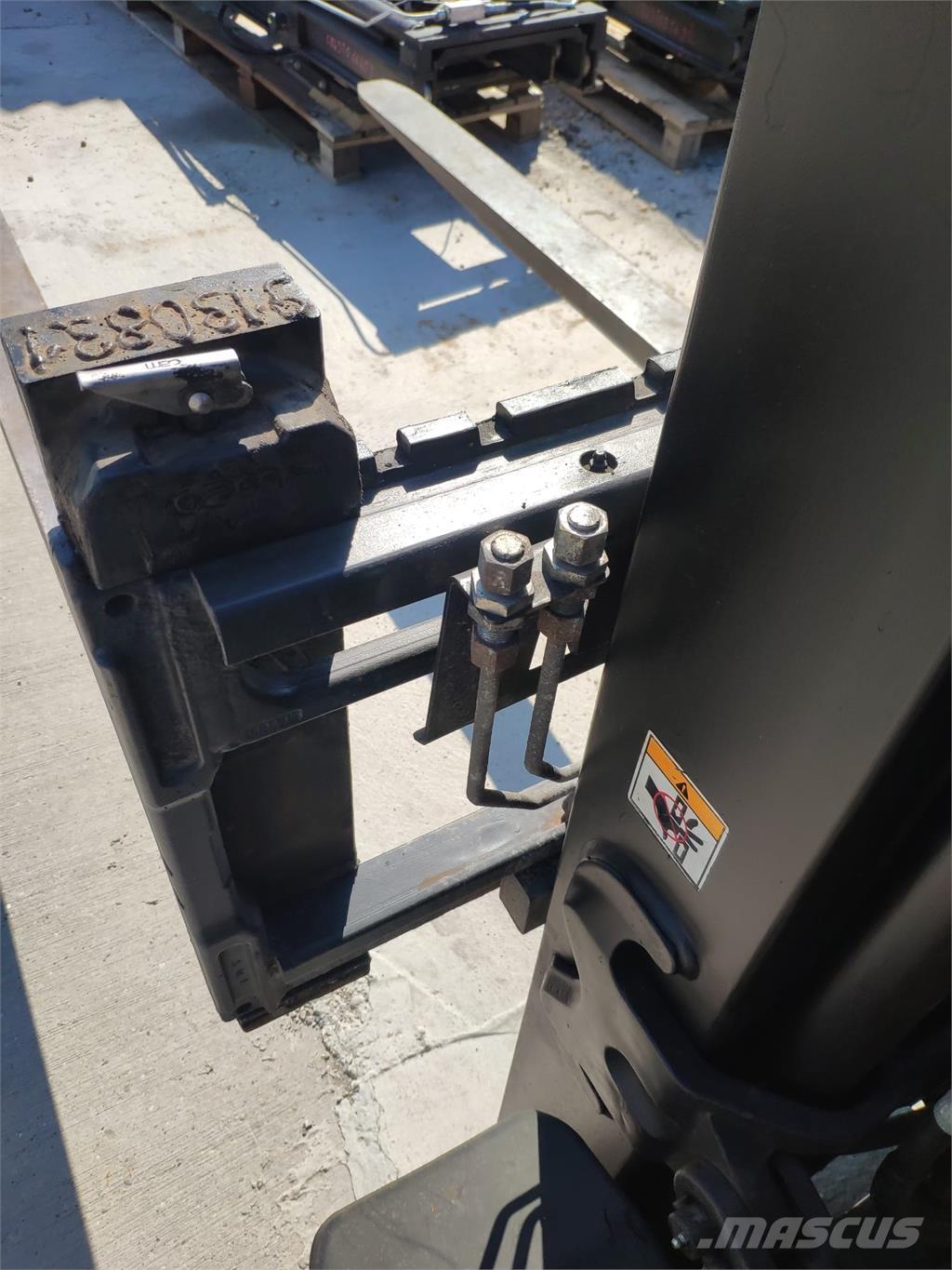 Yale GDP35VX Diesel Trucker