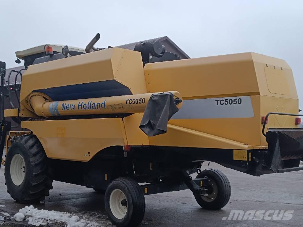 New Holland TC 5050 Skurtreskere