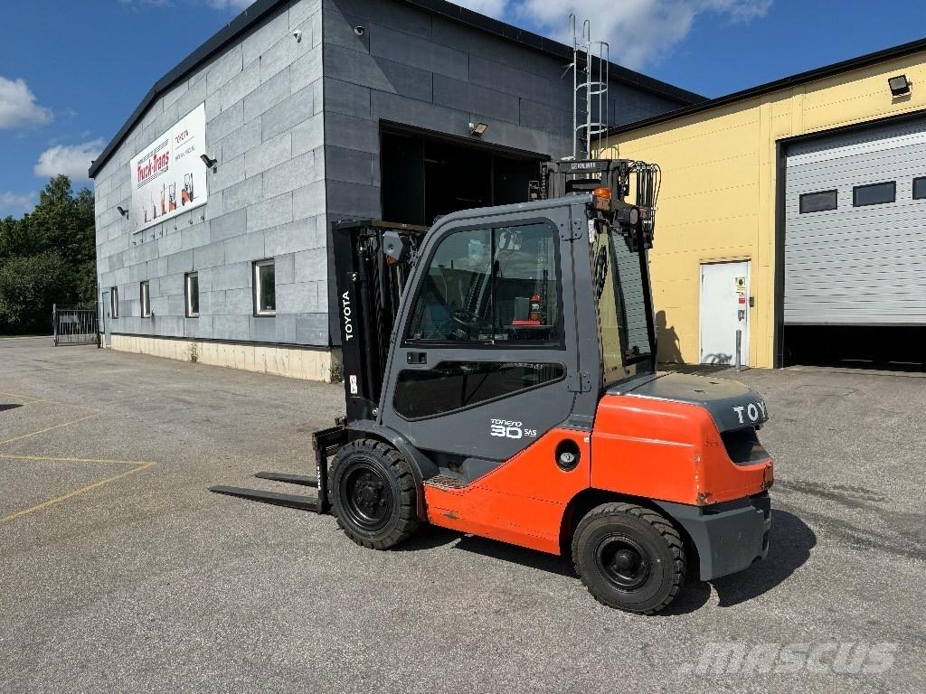 Toyota 02-8FDF30 Diesel Trucker