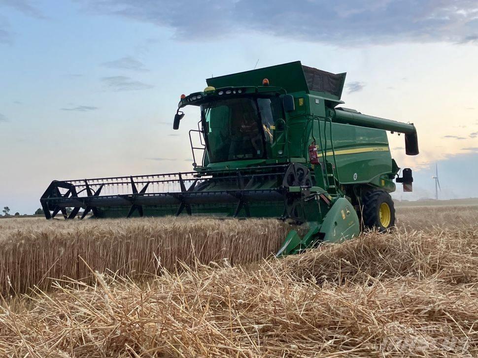 John Deere T 670 i Skurtreskere