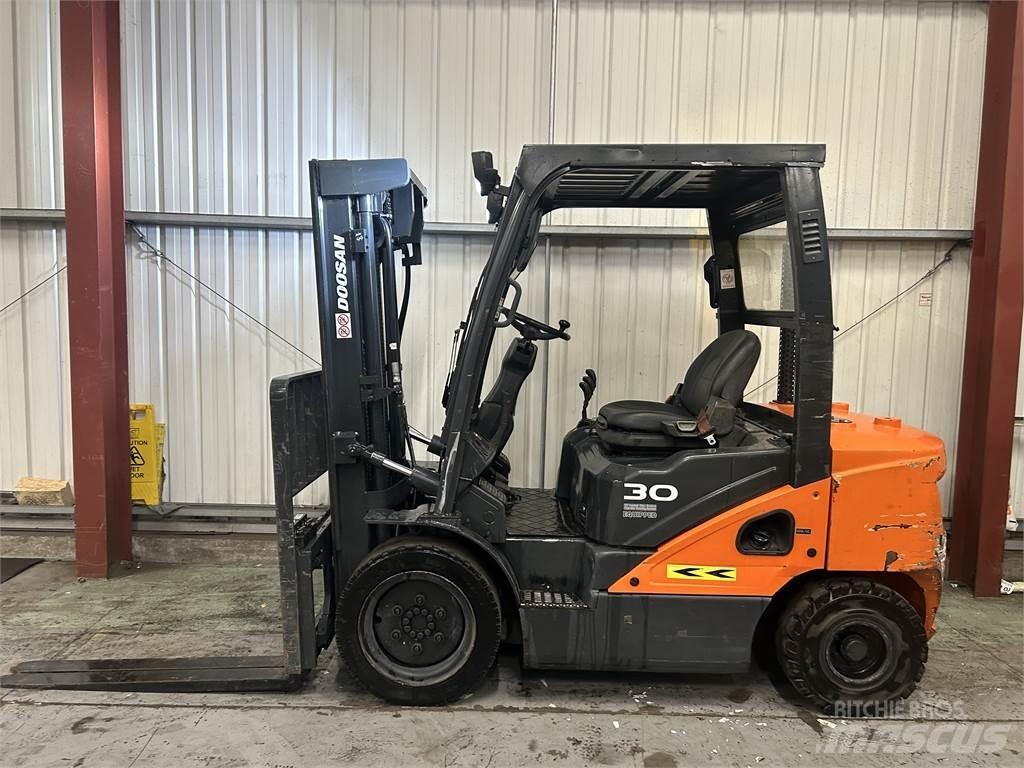 Doosan D30S-5 Diesel Trucker