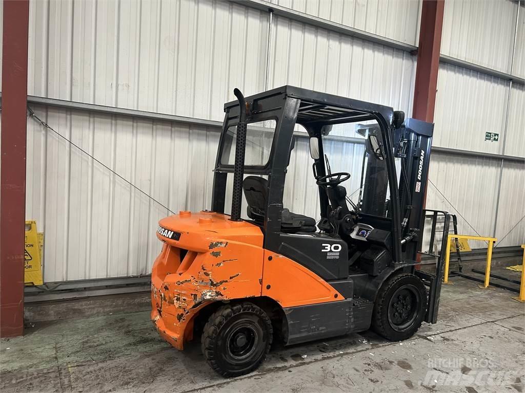 Doosan D30S-5 Diesel Trucker