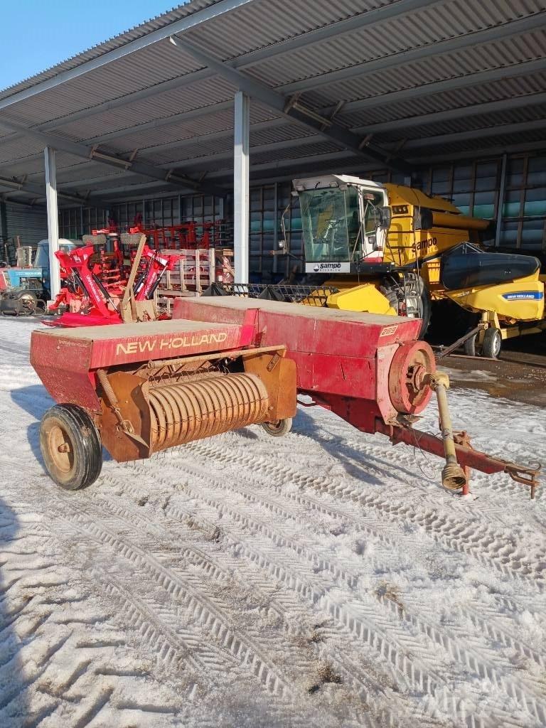 New Holland 265 Firkantpresser