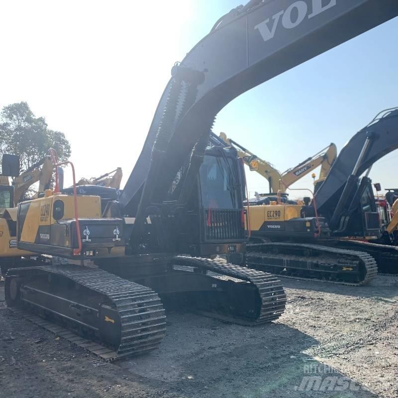 Volvo EC 240 Beltegraver