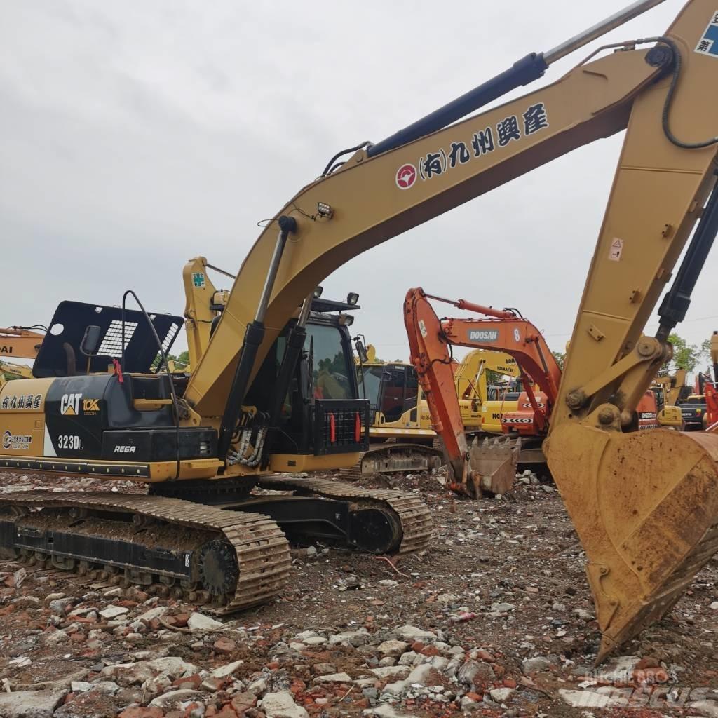 CAT 323DL Beltegraver