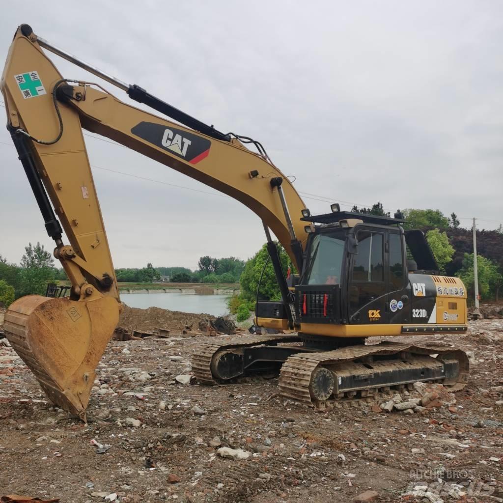 CAT 323DL Beltegraver