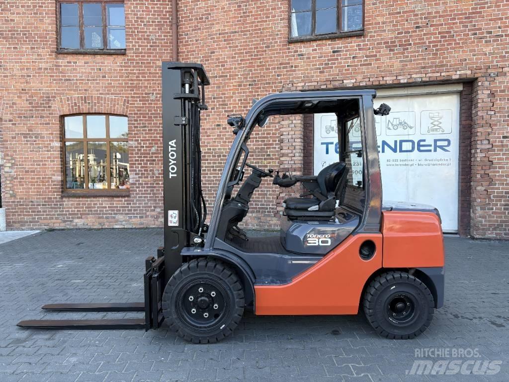Toyota 06-8FDF30 Diesel Trucker
