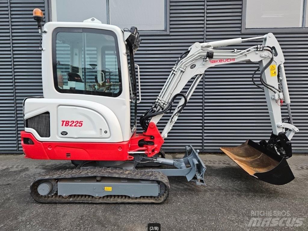 Takeuchi TB 225 Minigravere <7t