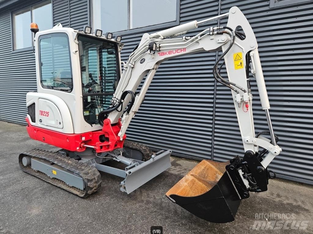 Takeuchi TB 225 Minigravere <7t