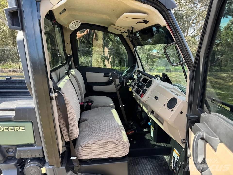 John Deere XUV835R Redskapsbærere