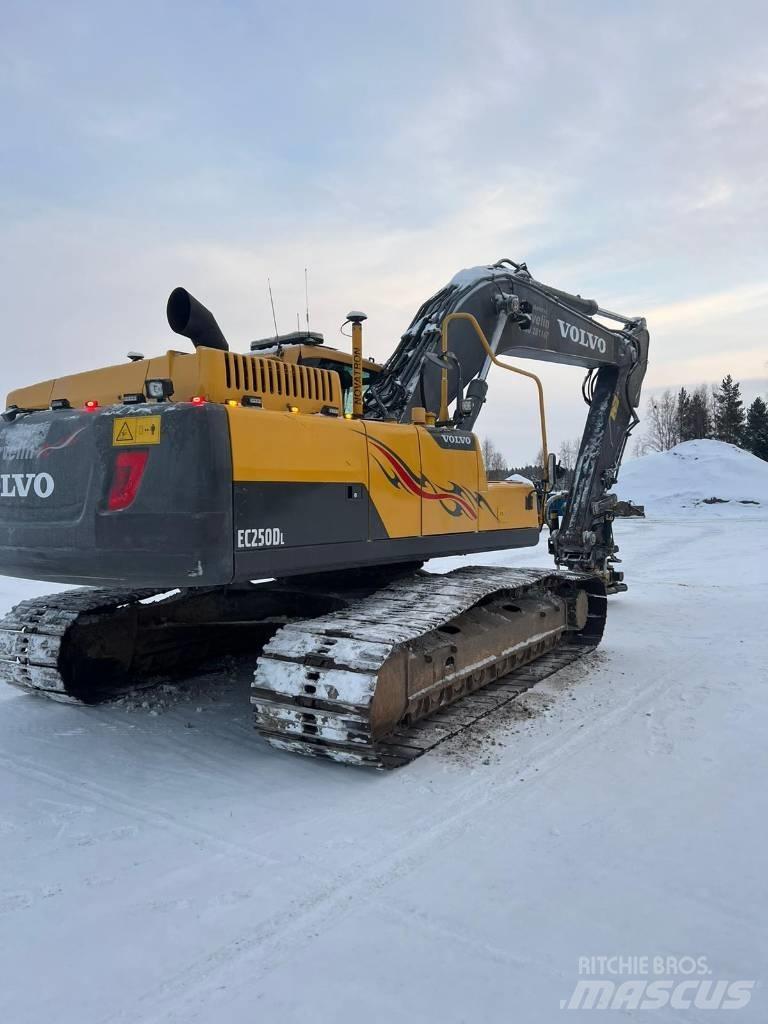 Volvo EC 250 D L Beltegraver