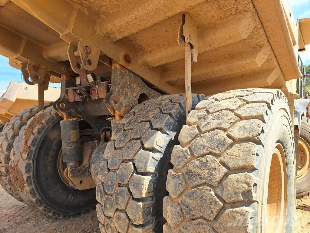 Komatsu HD605-7EO Tipptrucker