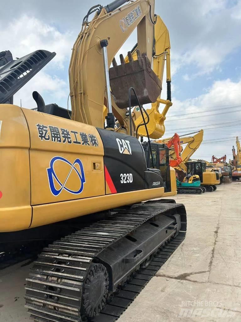 CAT CAT323D Beltegraver