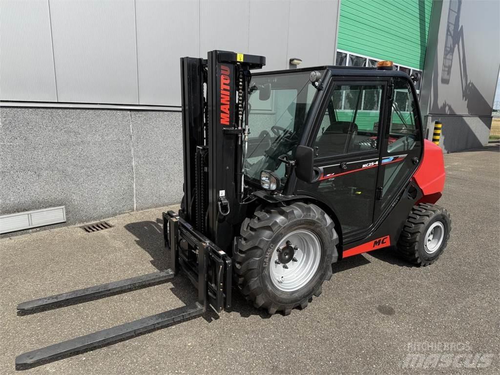 Manitou MC25-4 Terrenggående gaffeltruck