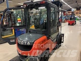Toyota 02-8 FDJF 35 Diesel Trucker