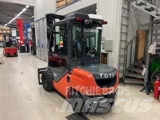 Toyota 02-8 FDJF 35 Diesel Trucker