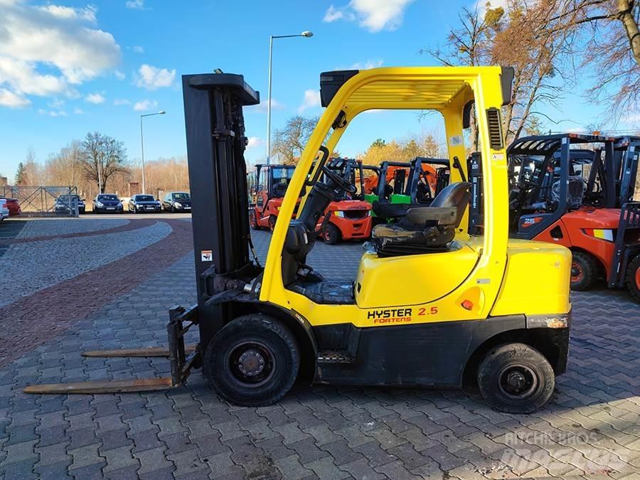 Hyster H2.5FT Diesel Trucker