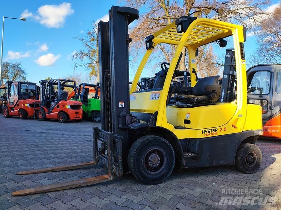 Hyster H2.5FT Diesel Trucker