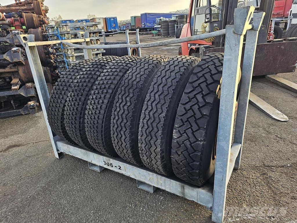  Several 1000 X 20 Containerhengere