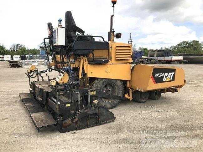 CAT AP 300 Asfaltutleggere