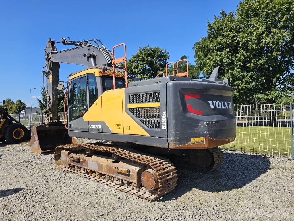 Volvo EC 250 E Beltegraver