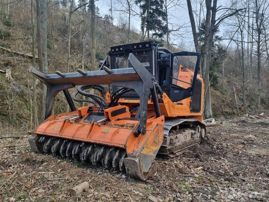 FAE PT-475 Traktor med skogsutstyr