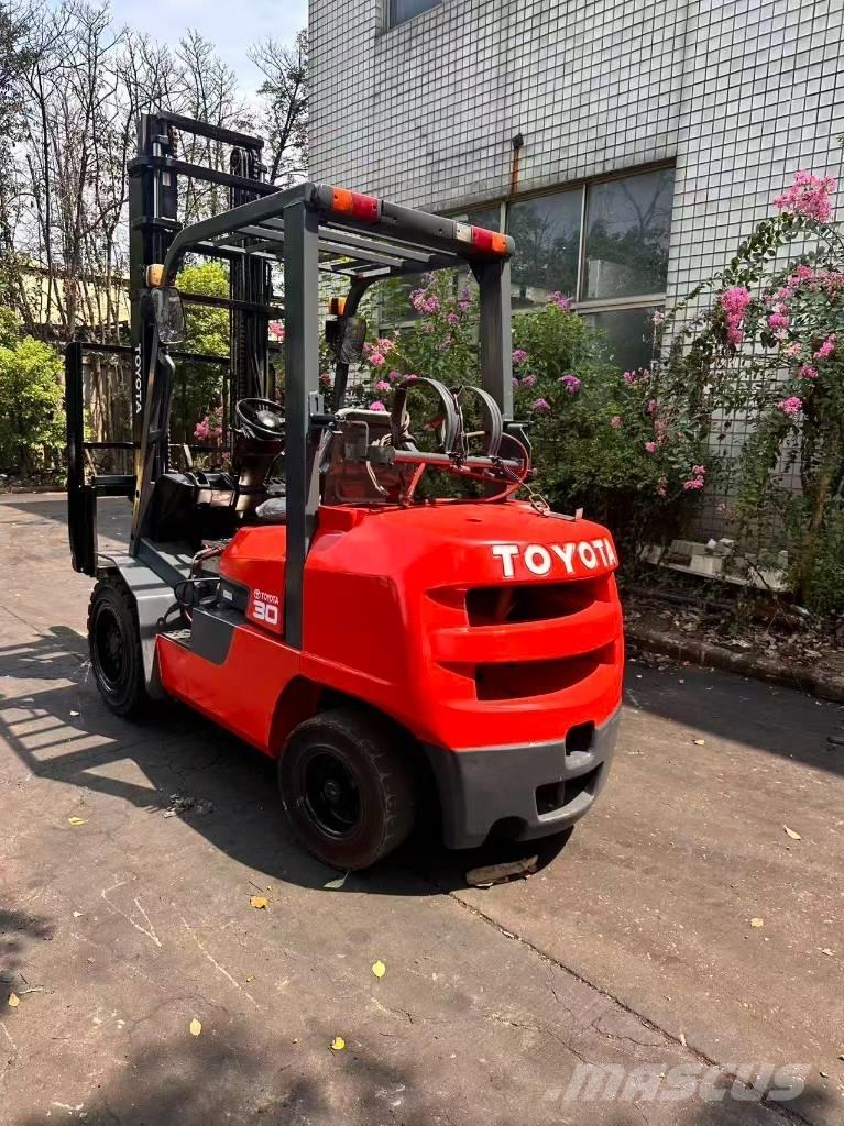 Toyota FD 30 Diesel Trucker