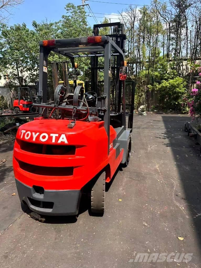 Toyota FD 30 Diesel Trucker