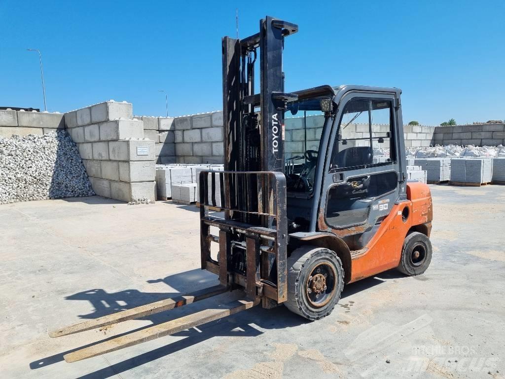 Toyota 02-8 FD F 30 Diesel Trucker