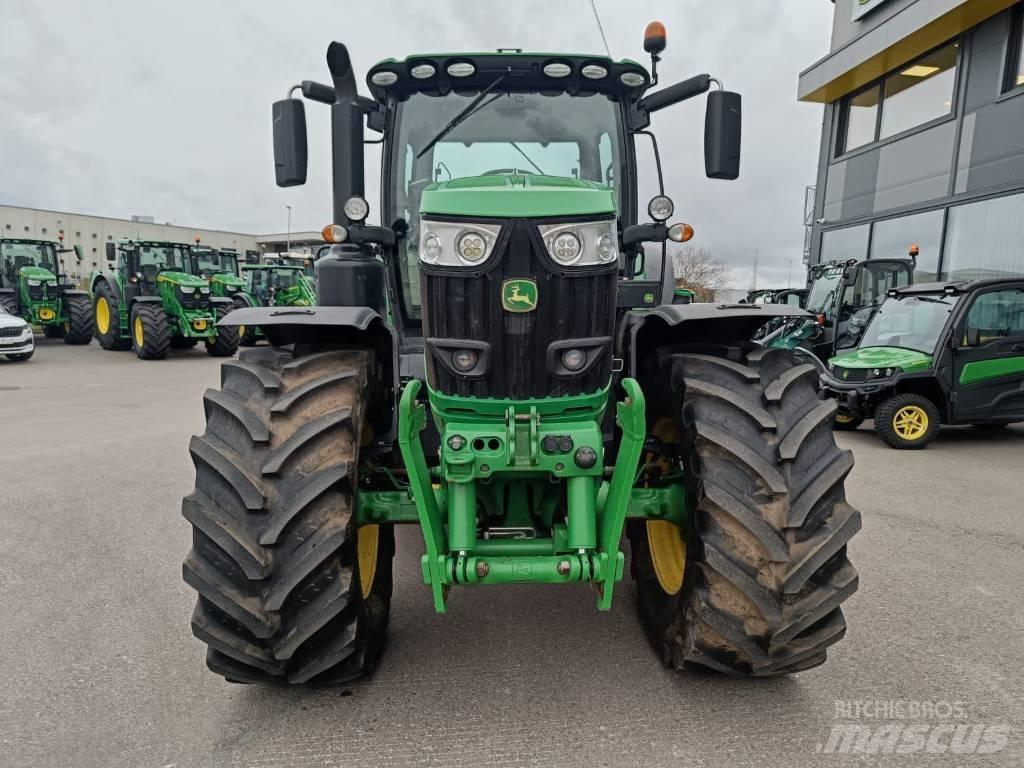 John Deere 6215 R Traktorer