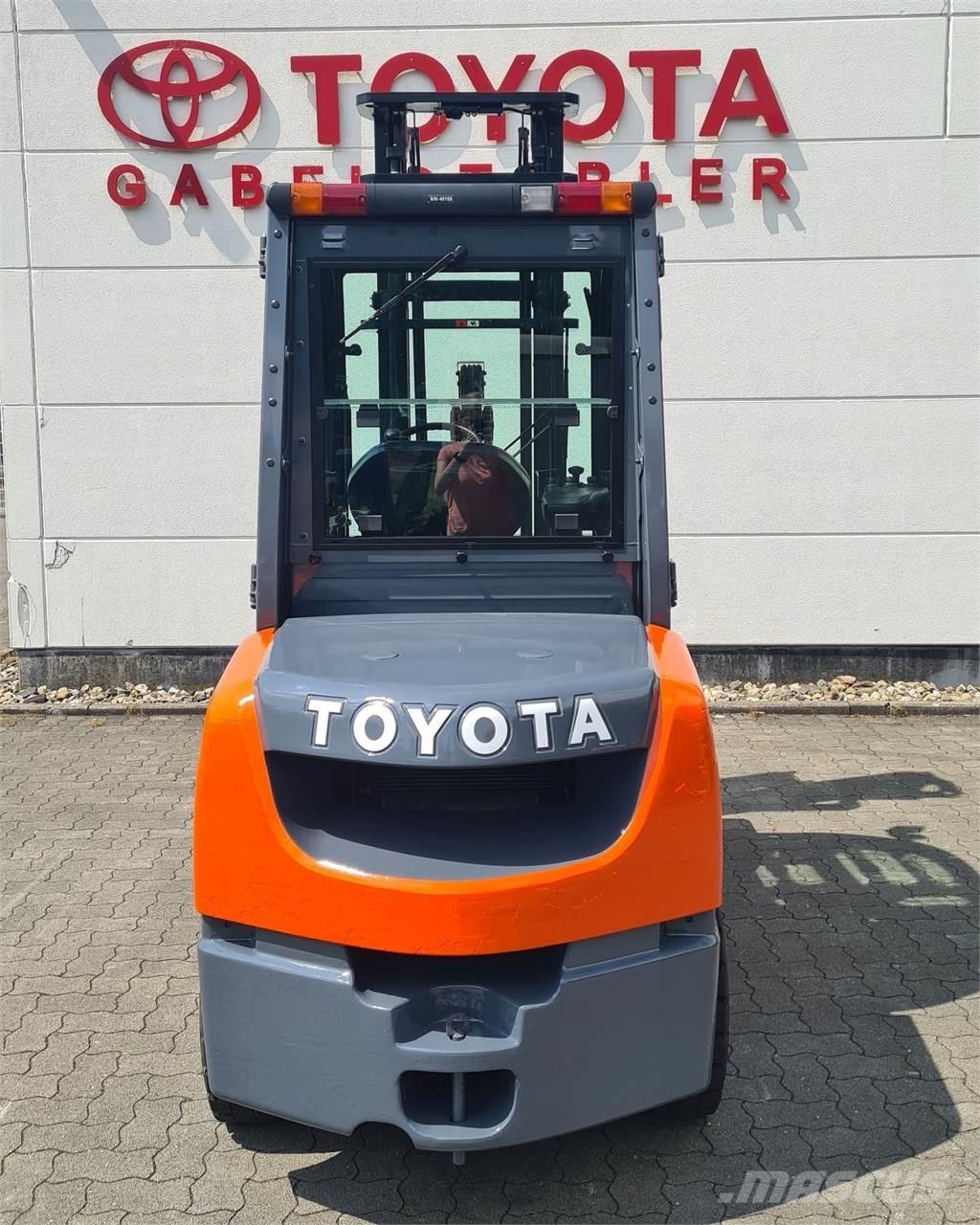 Toyota 02-8FDJF35 Diesel Trucker