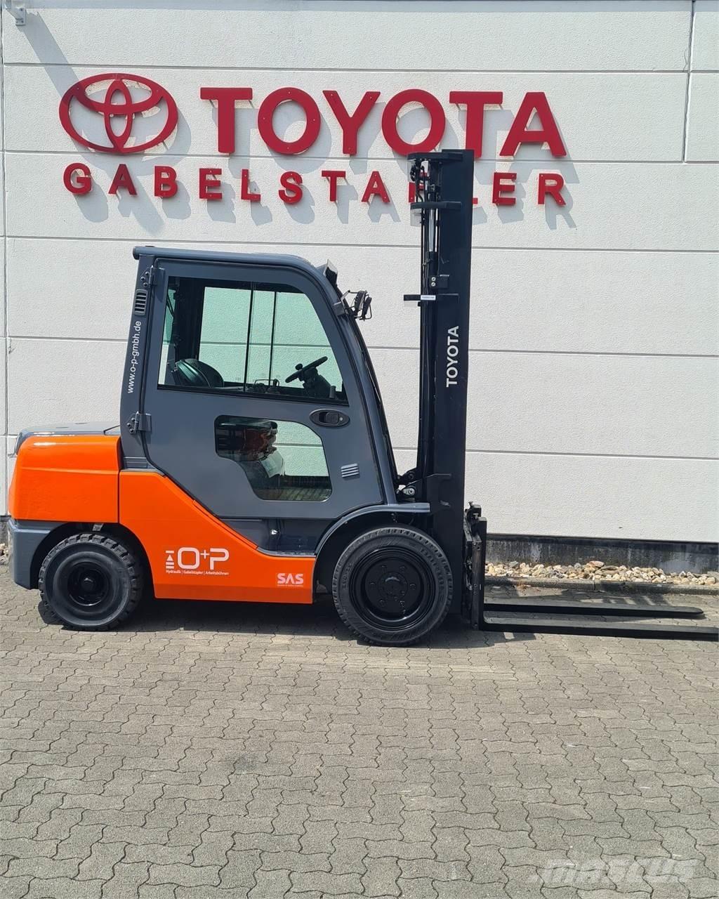 Toyota 02-8FDJF35 Diesel Trucker