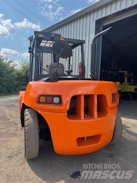 Doosan D 90 S-5 Diesel Trucker