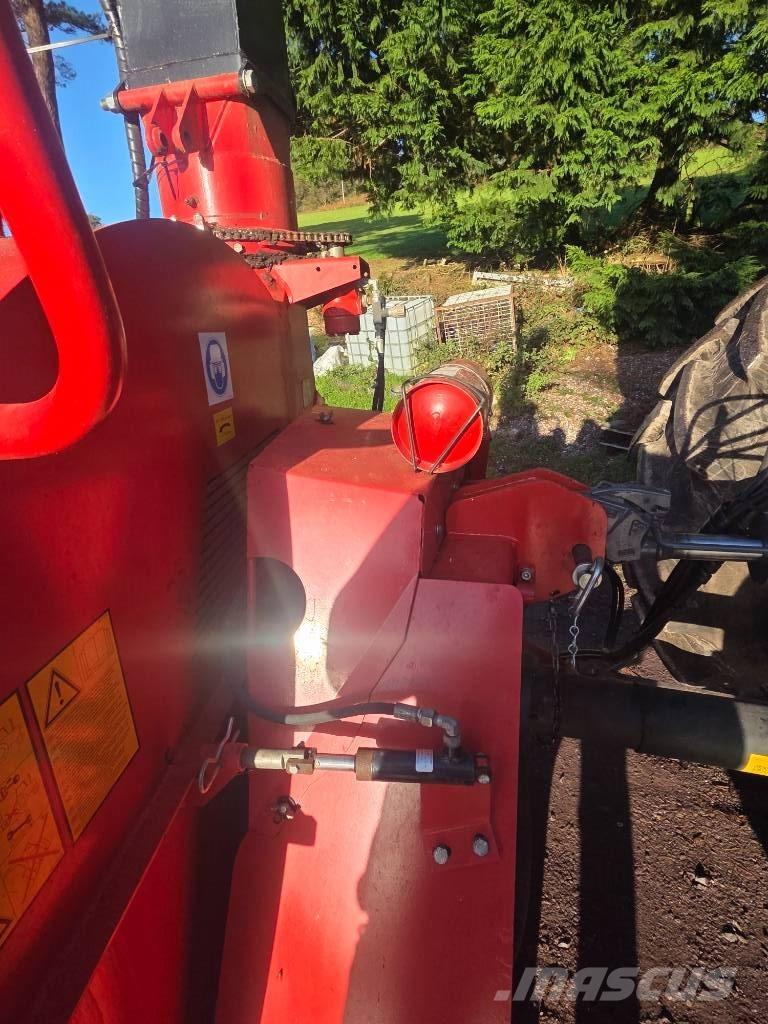 Valtra T 163 Traktor med skogsutstyr