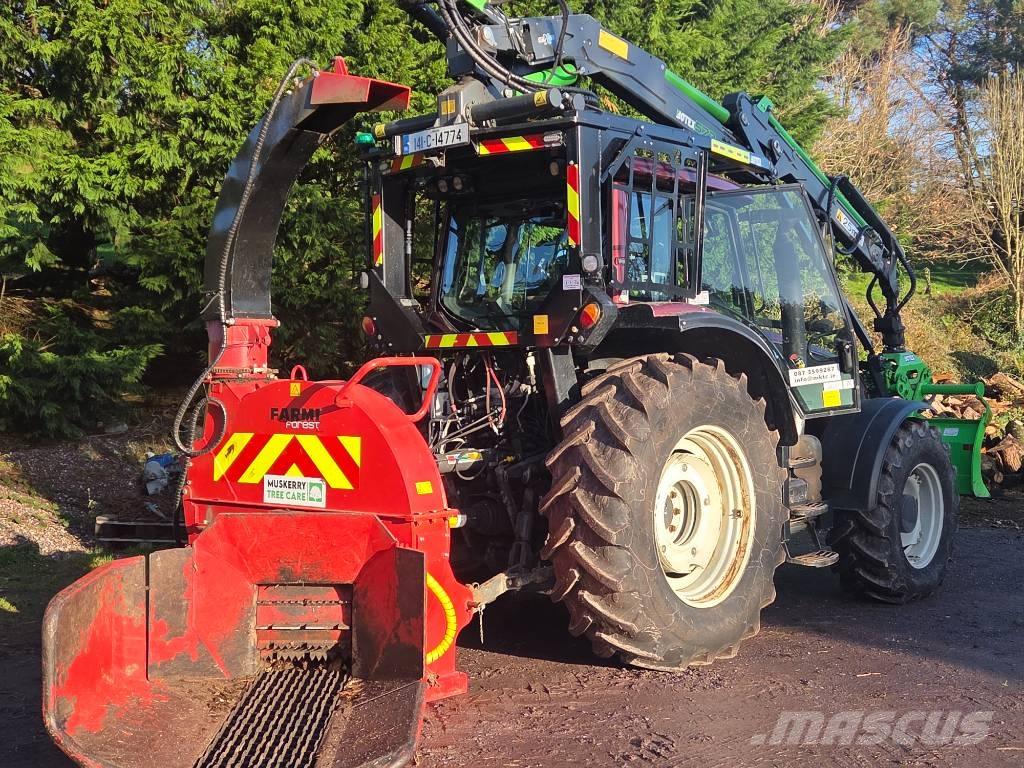 Valtra T 163 Traktor med skogsutstyr