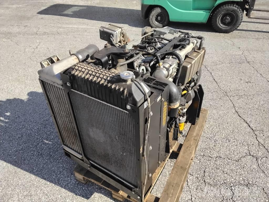 JCB 444TA4i-81 Motorer