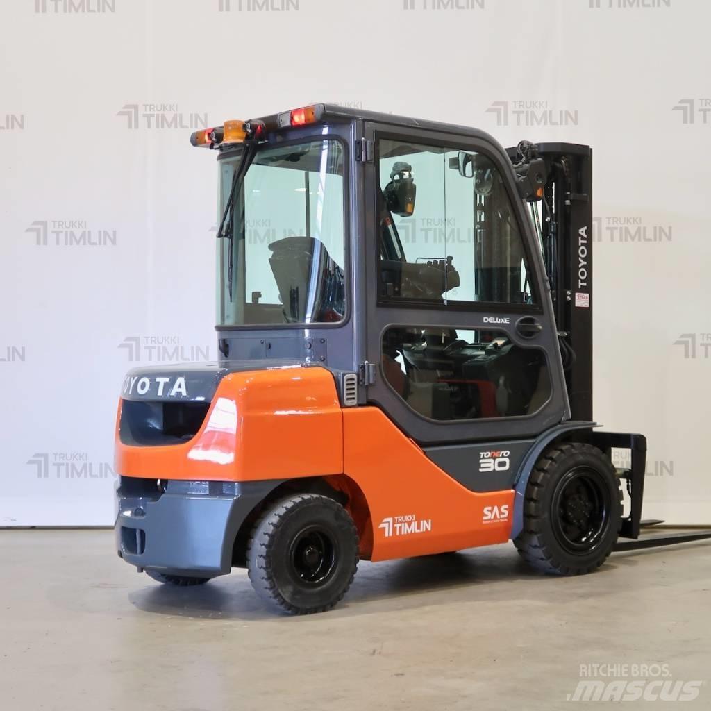 Toyota 02-8FDF30 Diesel Trucker