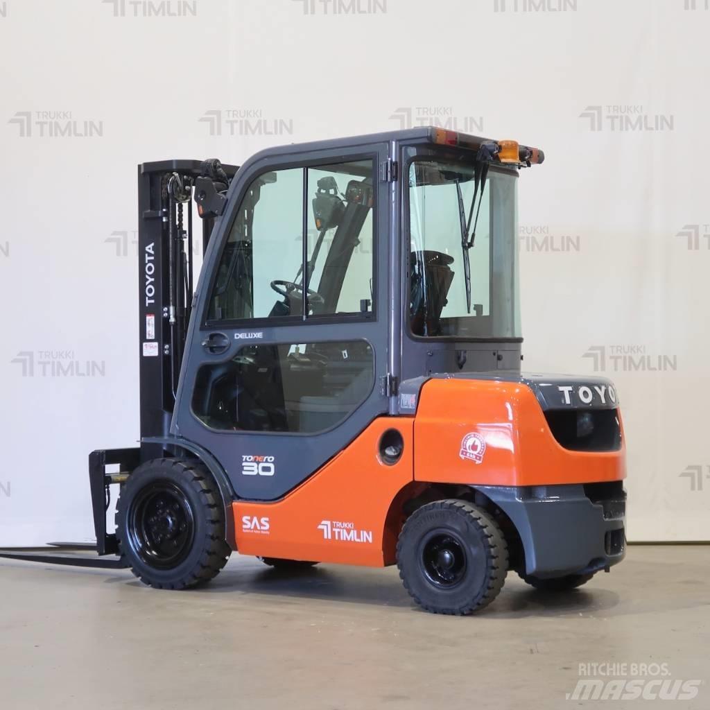 Toyota 02-8FDF30 Diesel Trucker