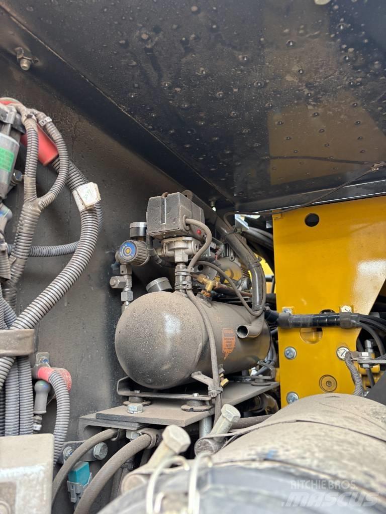 Komatsu PW180-11 Hjulgravere