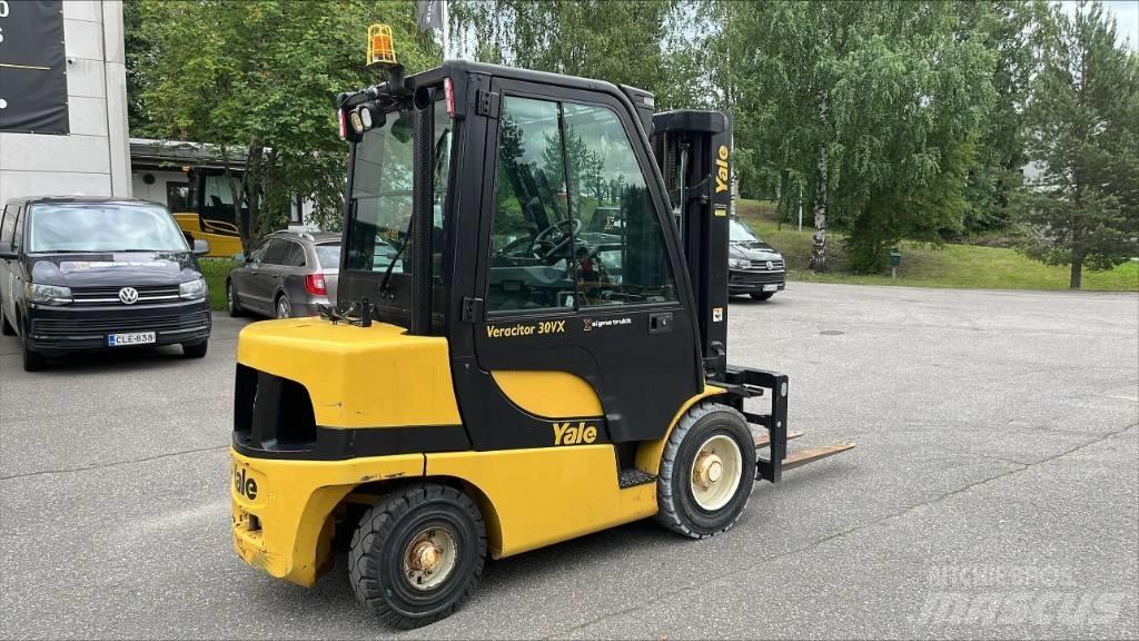 Yale GDP30VX Diesel Trucker